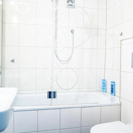 #621 Grosse & Geraeumige Mit Netflix Und Amazon Prime Apartment